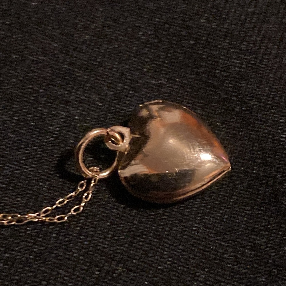 NEW!! Tiny Delicate Gold Heart Locket - Picture 7 of 10
